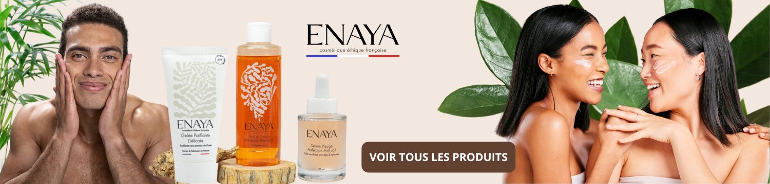 Une homme en train d'appliquer une lotion sur son visage et deux jeunes femmes souriantes en train d'appliquer une crème de soin sur leurs visages. Des produits de la marque Enaya sont en première position et une bouton "Voir tous les produits" indique un lien vers la rubrique des produits sur www.jdecboutique.com